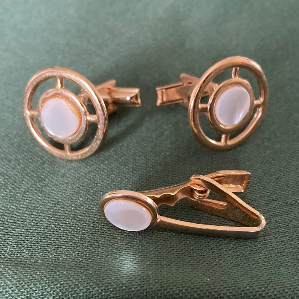 Vintage Cufflink and Tie Bar set